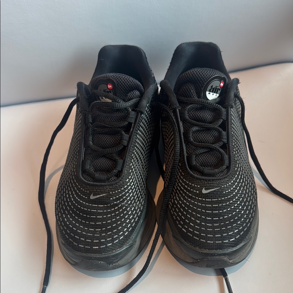 Nike Black Sneakers with Air Max Cushioning